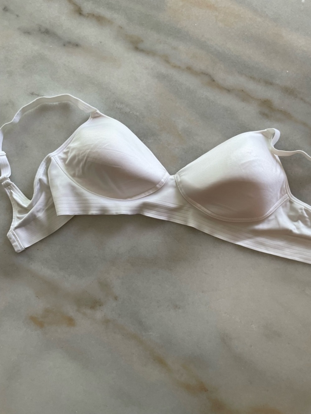Hanes Smooth Wireless Bra - White size M